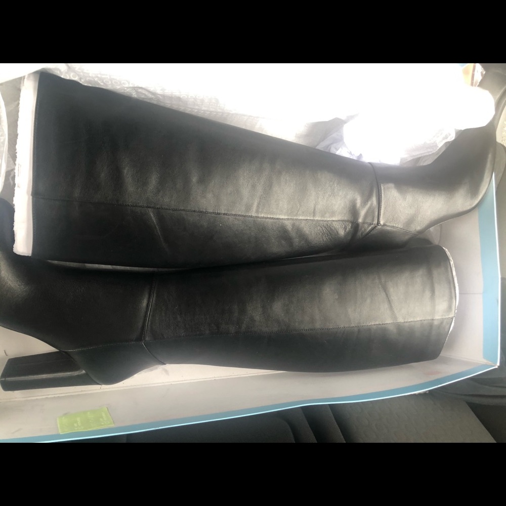 I am selling knee high leather boots